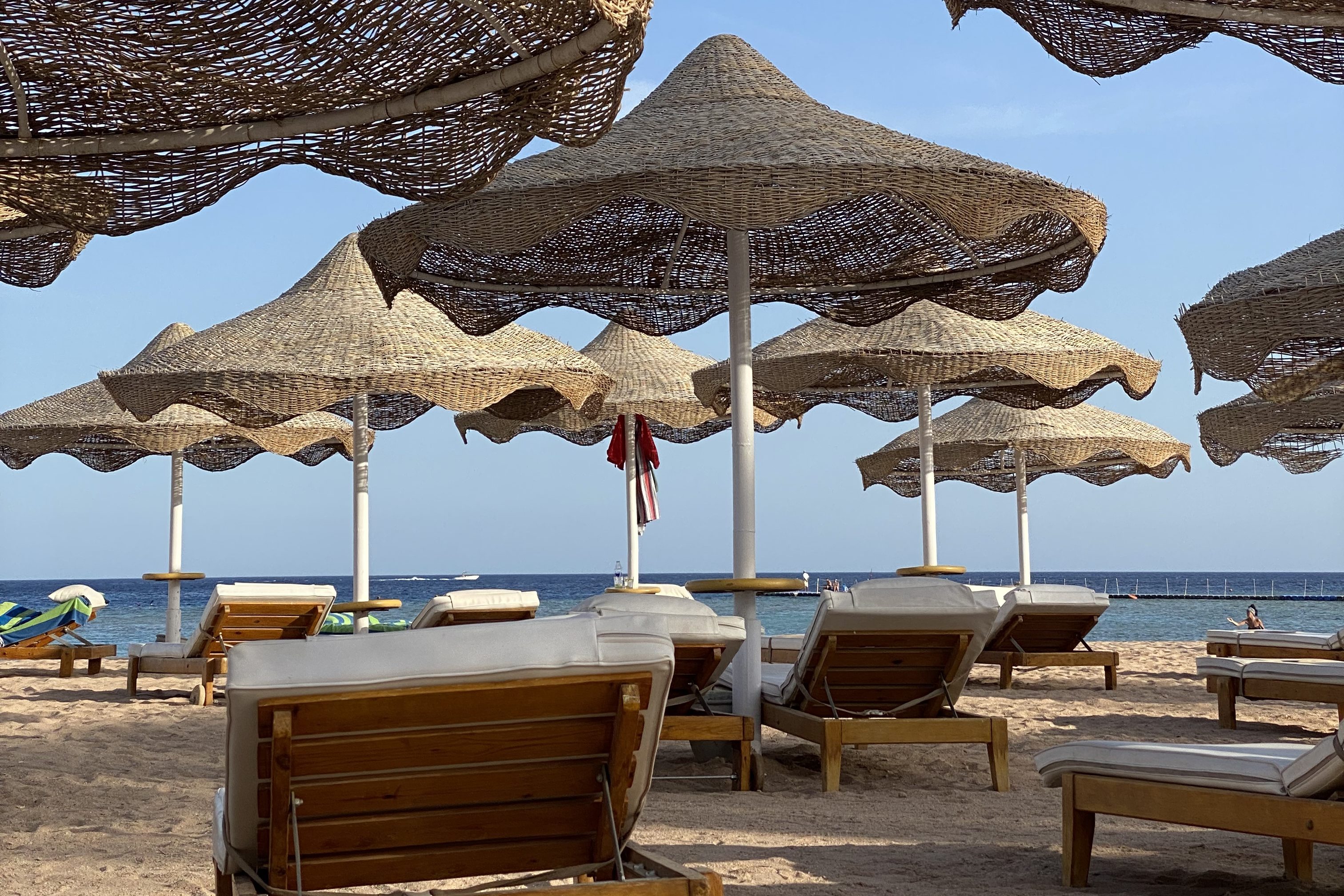 How to Get From Hurghada to Sharm El-Sheikh: The 3 Best Travel Routes